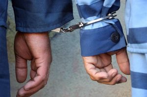 بازداشت ۲ عنصر ضدامنیتی شرق کشور در جنوب کرمان/کشف ۳۰۰ سلاح غیرمجاز و جنگی
