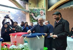 استاندار کرمان: شاهد تشکیل صف رای‌دهندگان با وجود هوای سرد هستیم